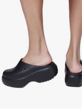 Sold out color Melissa Free black rubber platform clog mule 38 US 7